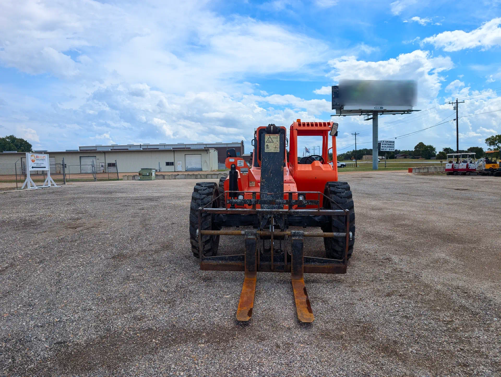 583186--SkyTrak-8042-Lifts-Telehandlers-1920-2-1