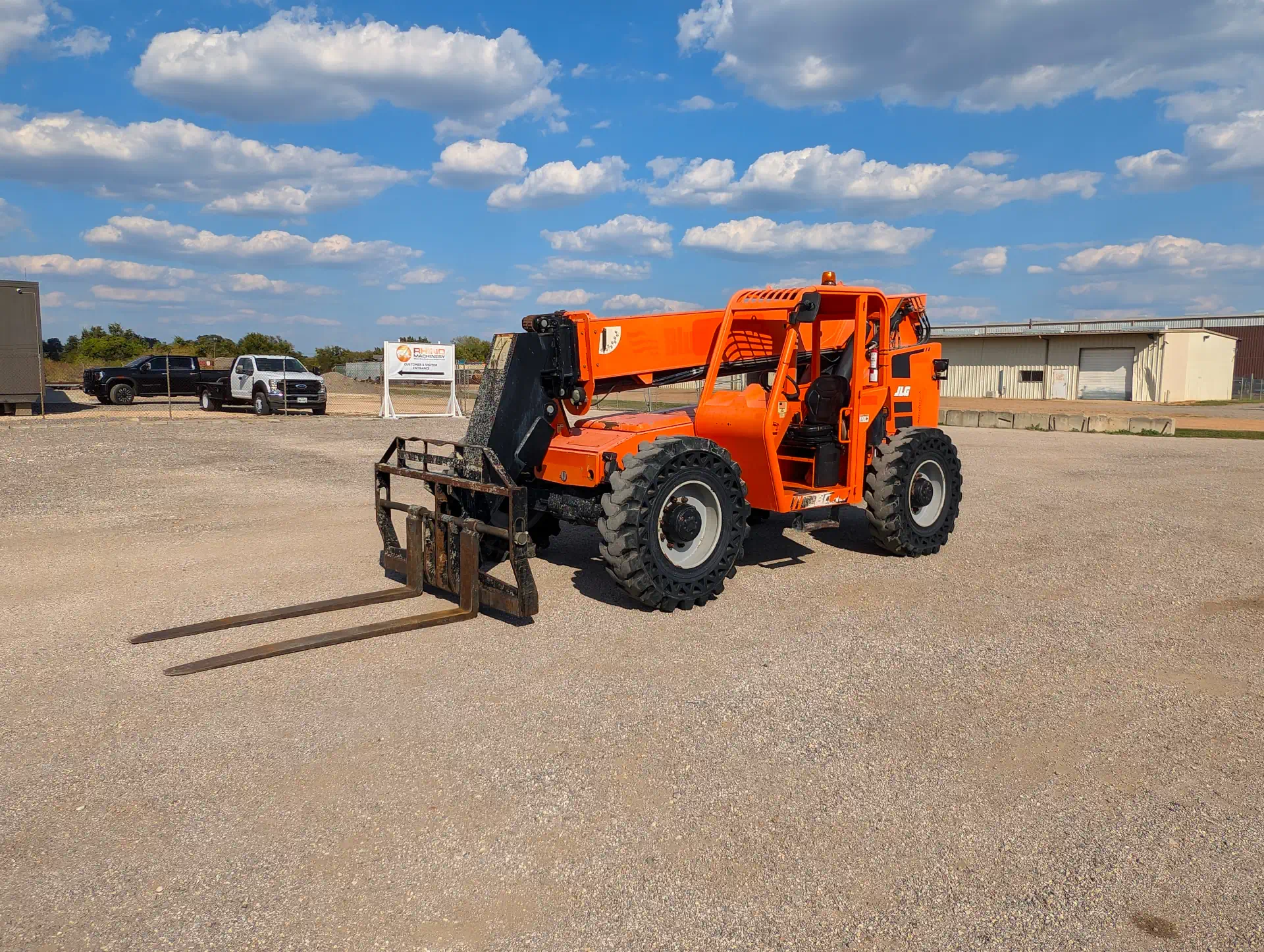 583187--SkyTrak-8042-Lifts-Telehandlers-1920-1-1