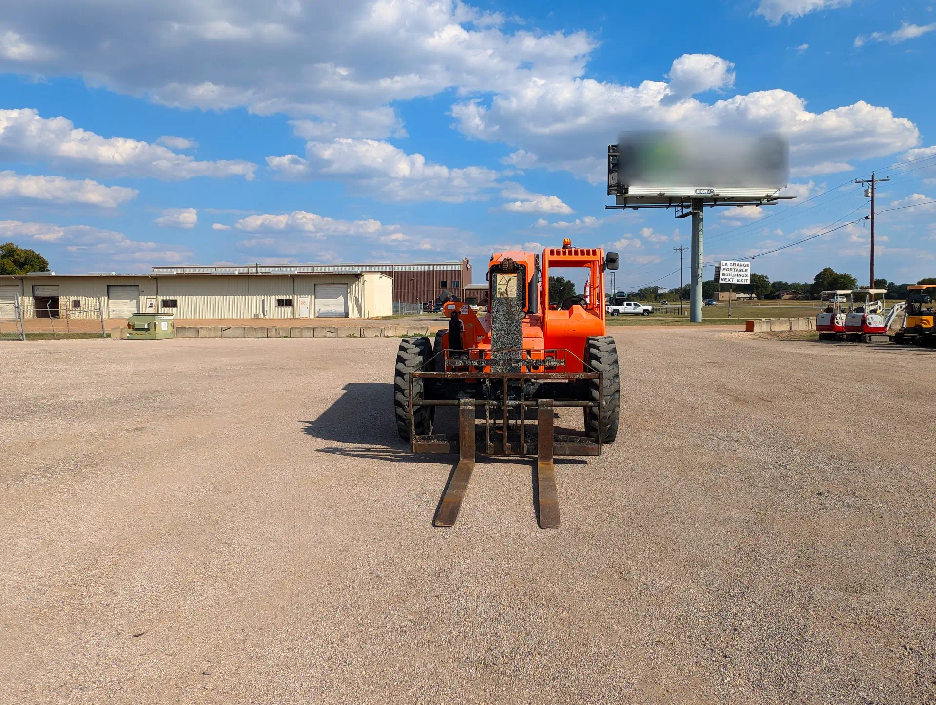 583187--SkyTrak-8042-Lifts-Telehandlers-1920-2-1