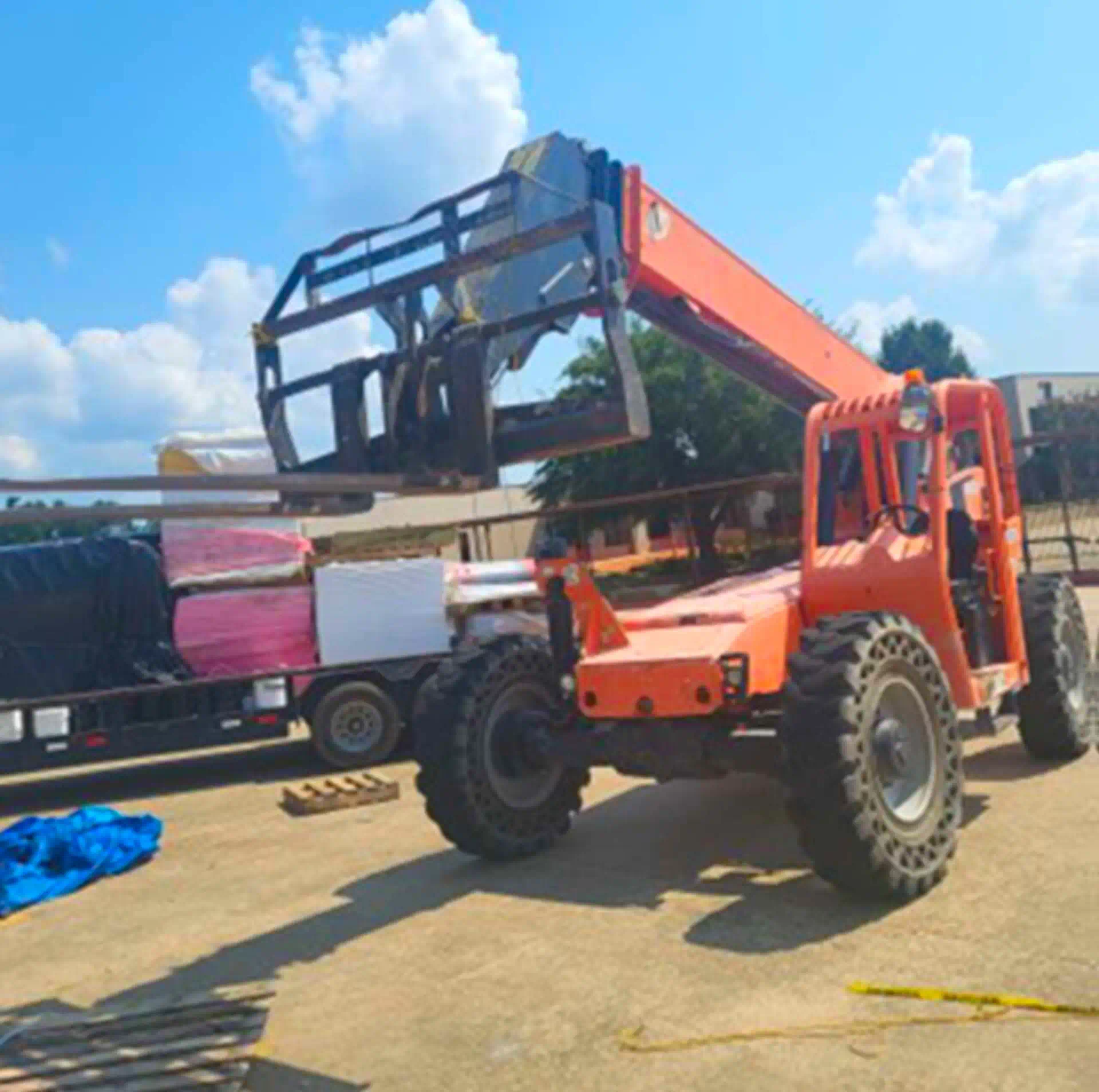 583187-2017-SkyTrak-8042-Lifts-Telehandlers-1920-7-1