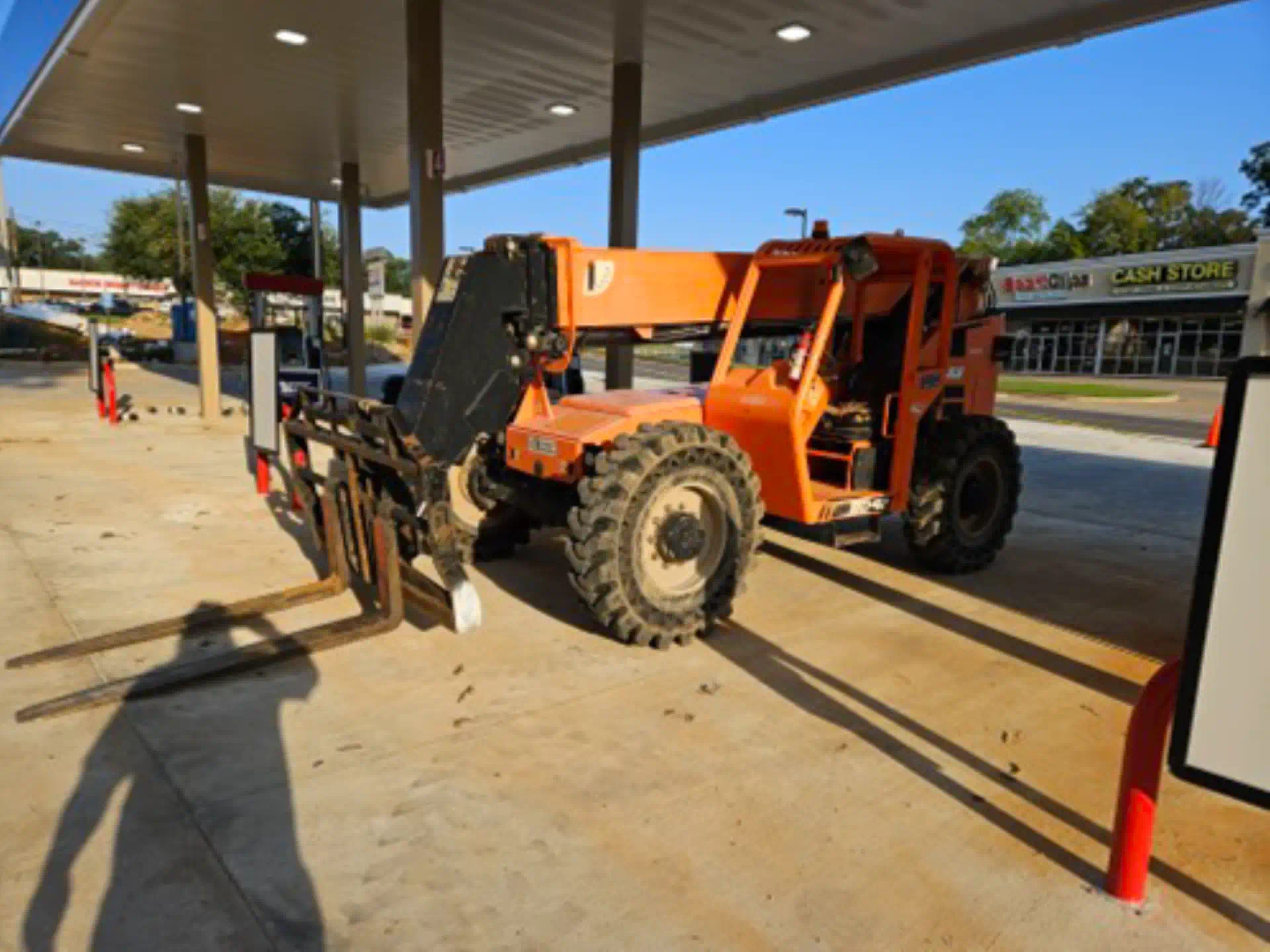 583188-2017-SkyTrak-8042-Lifts-Telehandlers-1920-1-1