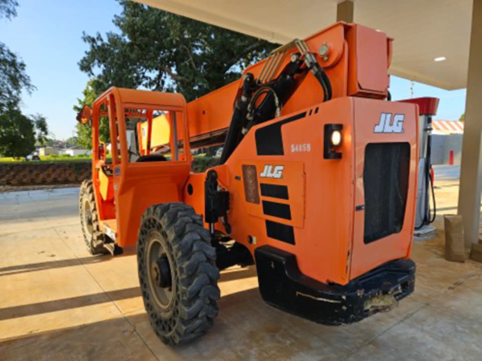 583188-2017-SkyTrak-8042-Lifts-Telehandlers-1920-2-1