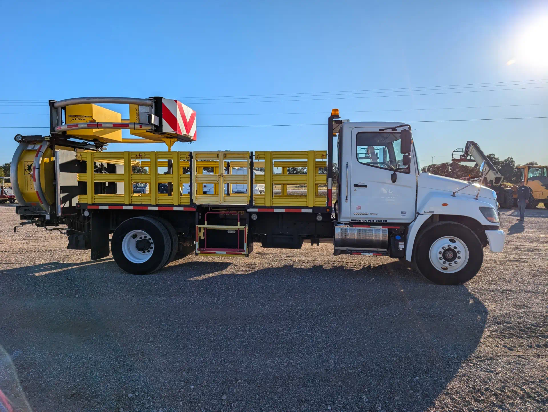 584529--Hino-268-Trucks-Attenuator-Trucks-1920-2-1