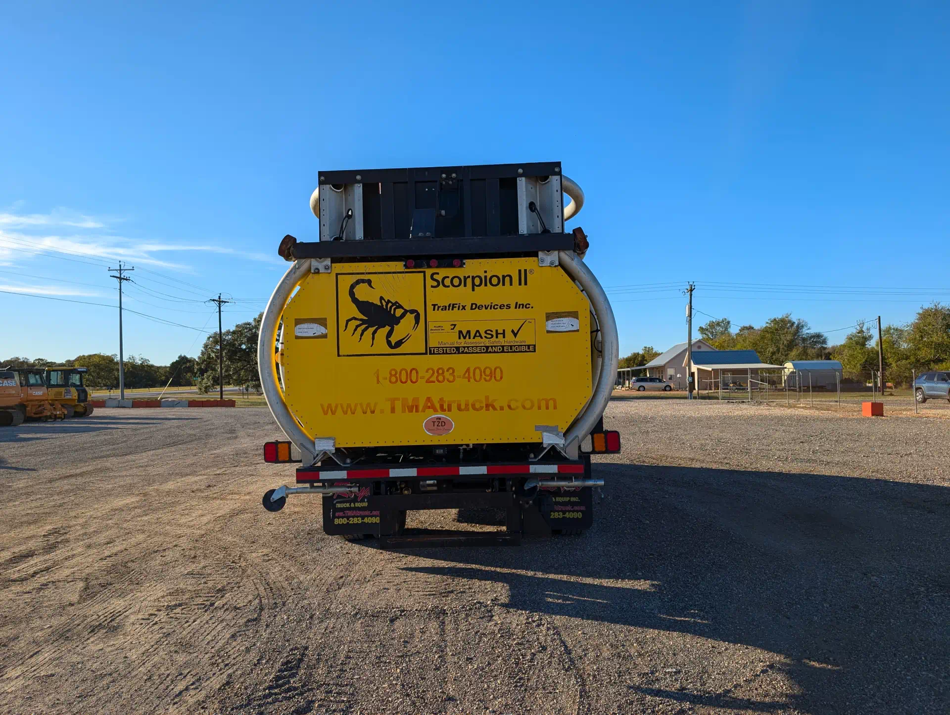 584529--Hino-268-Trucks-Attenuator-Trucks-1920-4-1