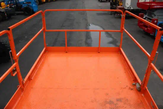 ./images/584557/550/584557--JLG-430LRT-Lifts-Rough-Terrain-Scissor-Lifts-550-10-1.webp