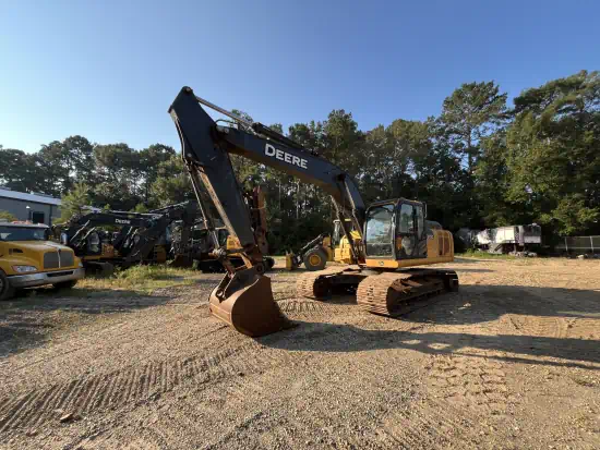 ./images/584608/550/584608--Deere-210G-LC-Excavators-Crawler-550-1-1.webp