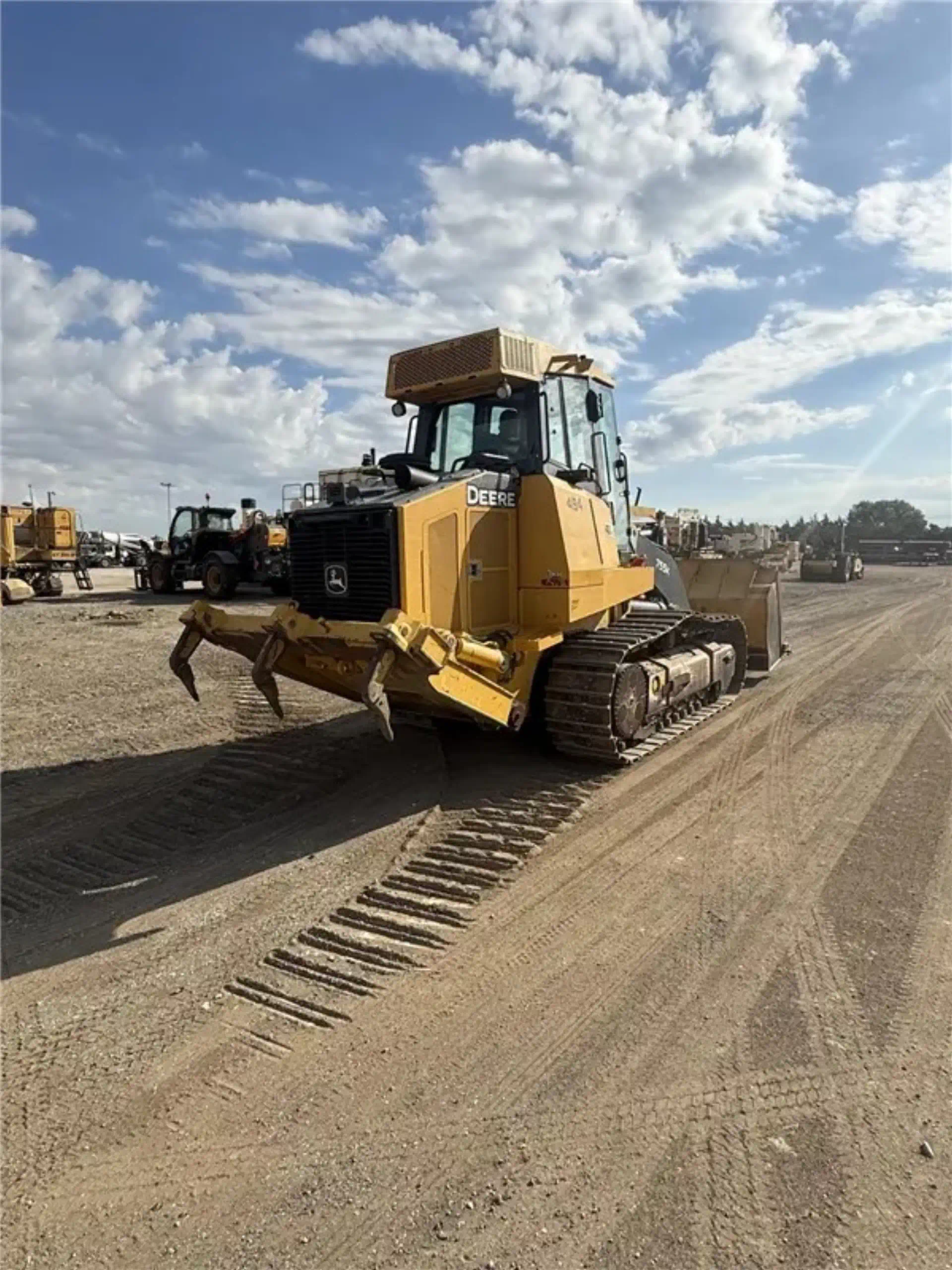 631879-2017-Deere-755K-Crawler-Loaders--1920-1-1