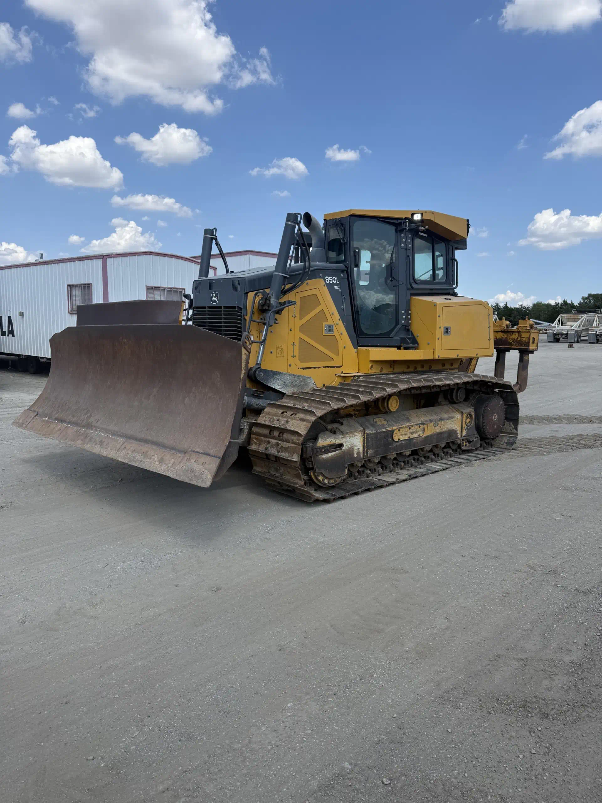 636380--Deere-850L-WLT-Dozers-Crawler-1920-1-1