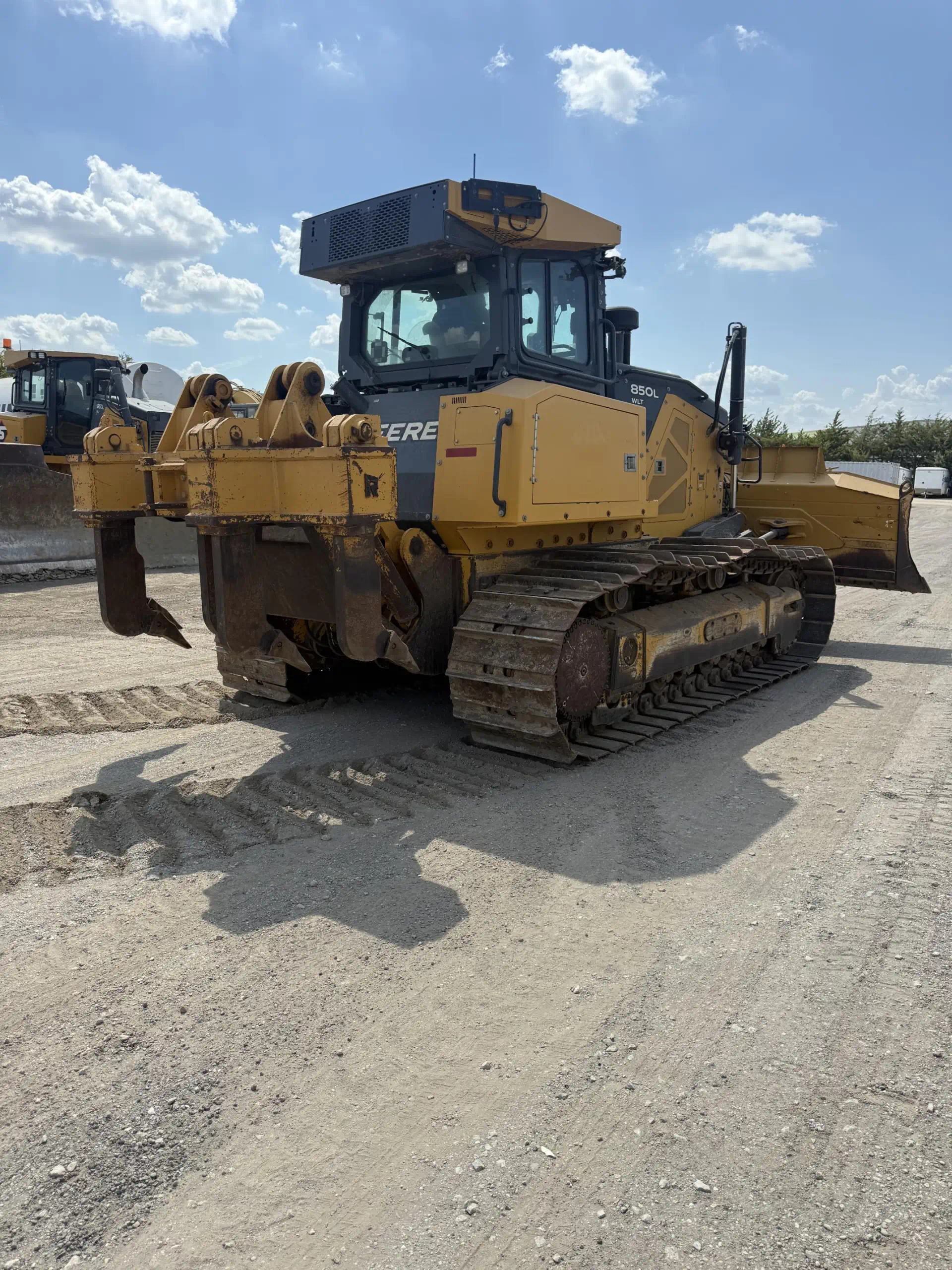 636380--Deere-850L-WLT-Dozers-Crawler-1920-3-1
