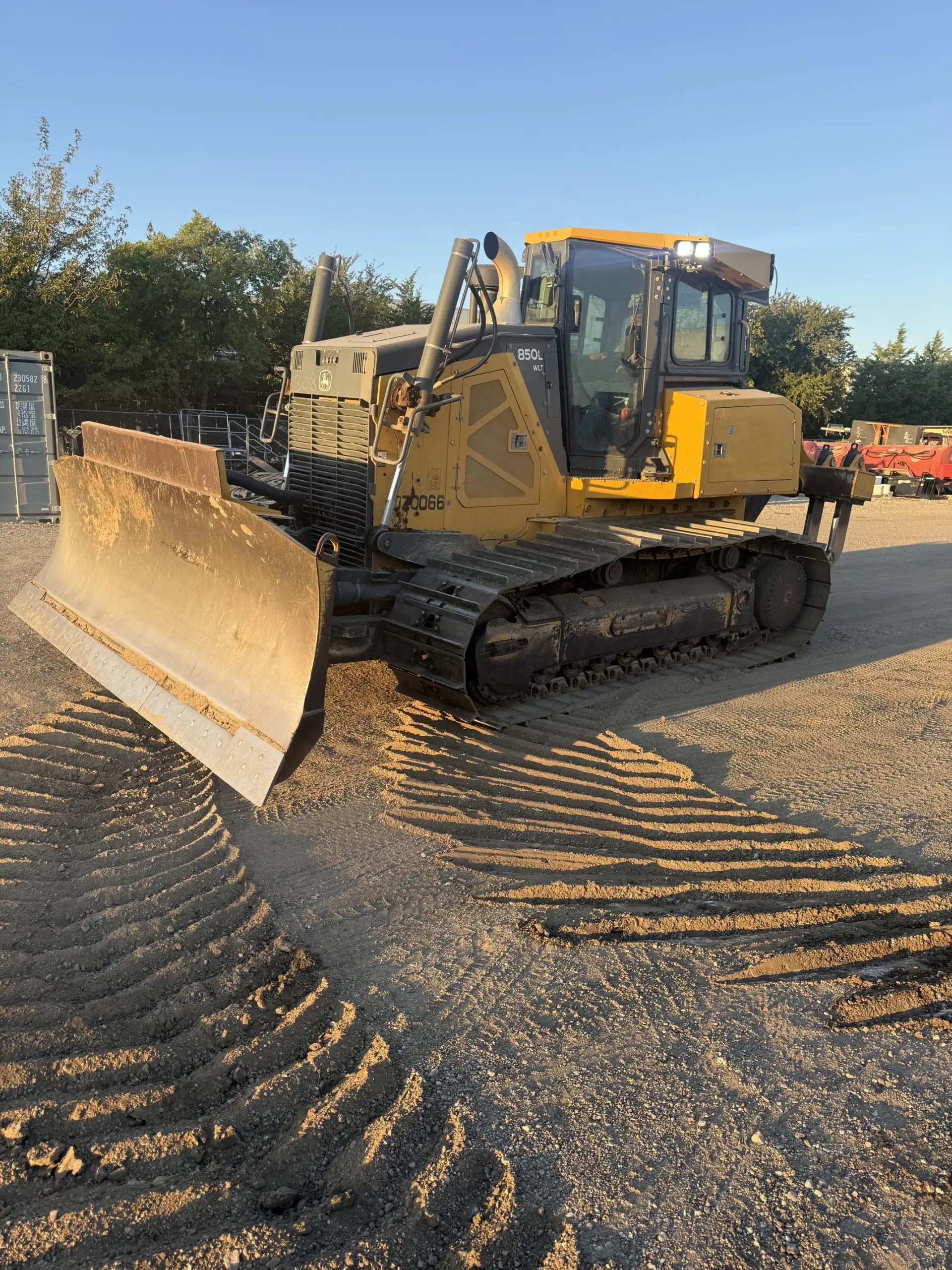 636750--Deere-850L-WLT-Dozers-Crawler-1920-1-1