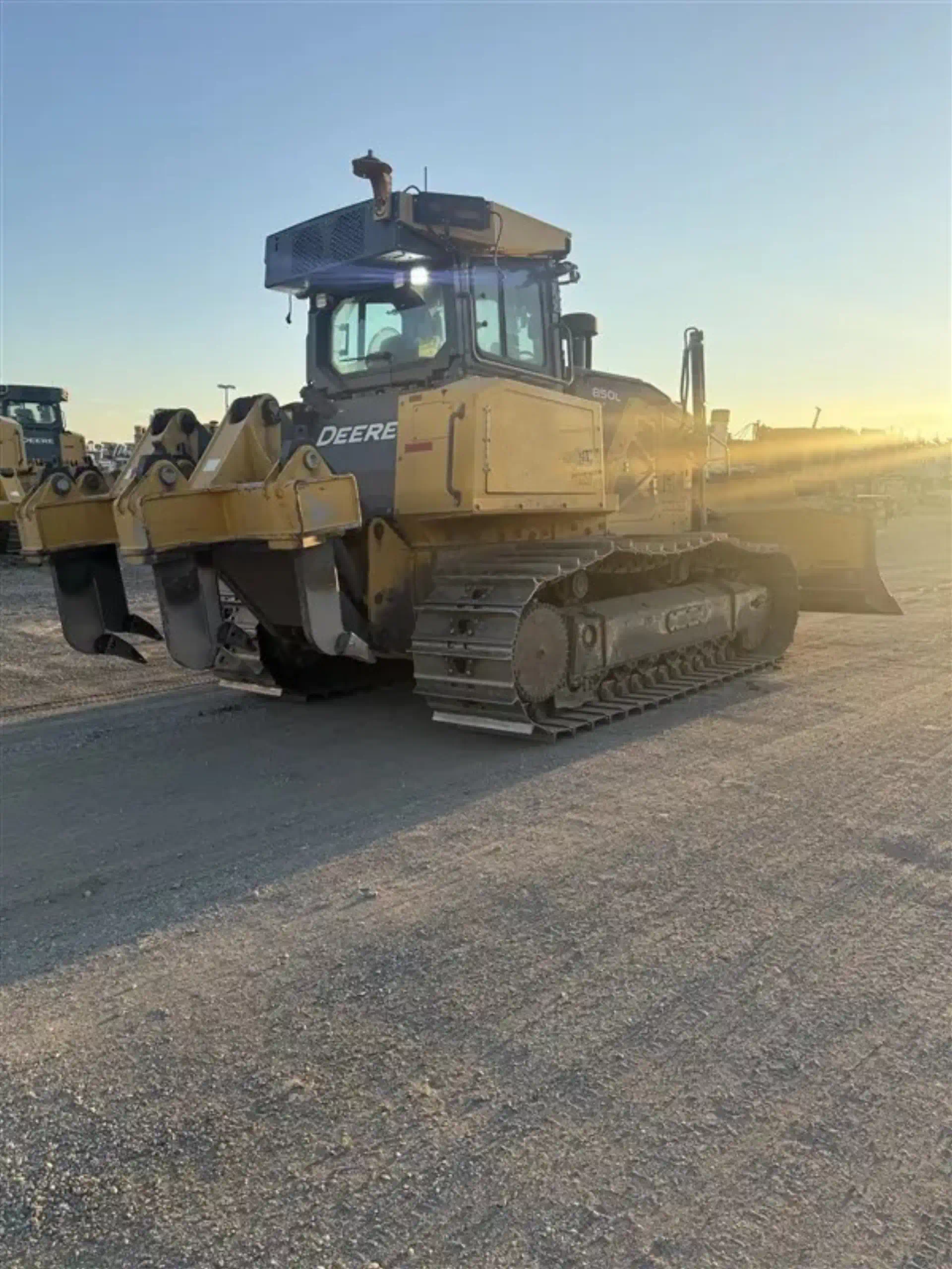 636750--Deere-850L-WLT-Dozers-Crawler-1920-3-1