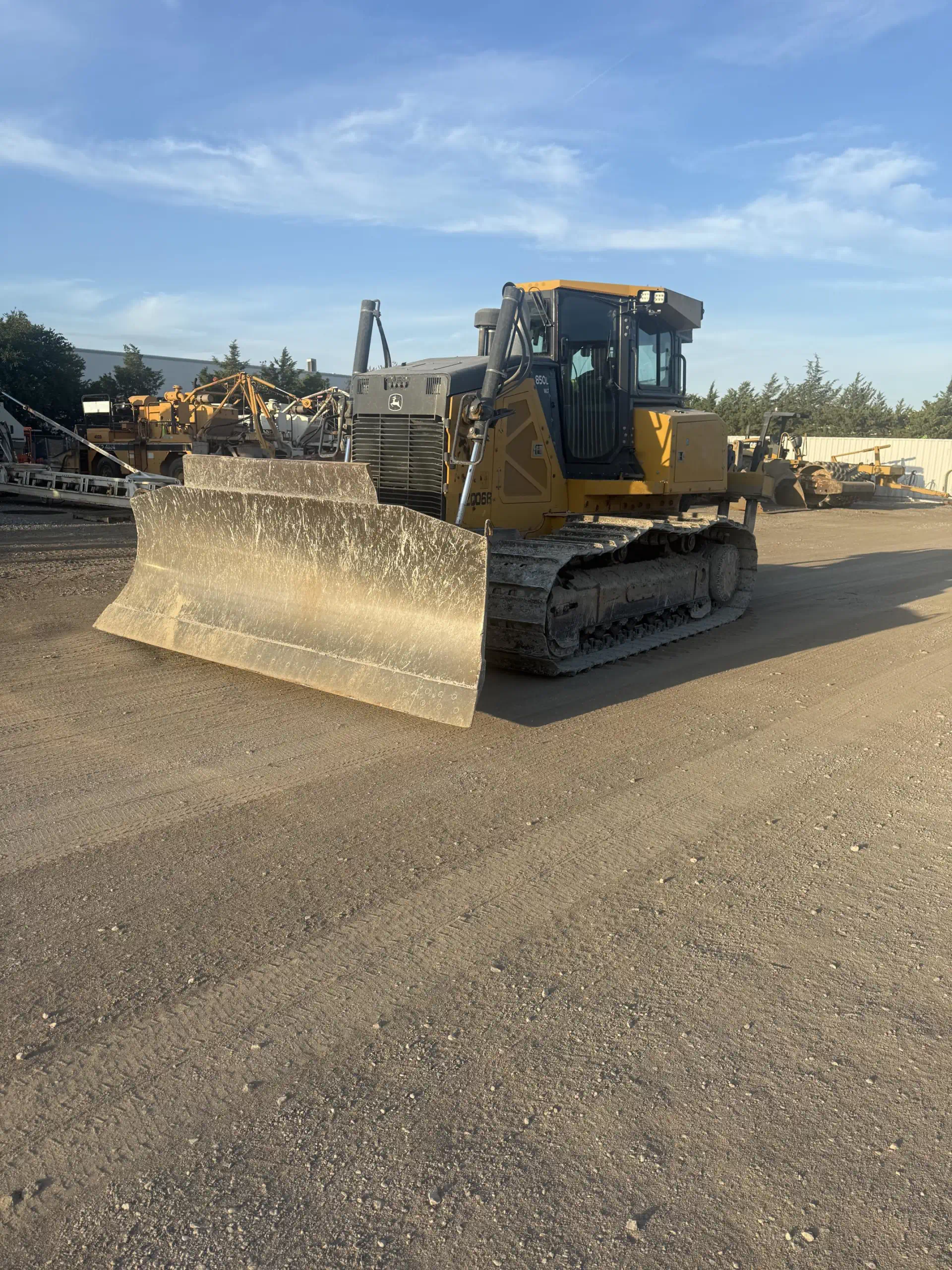 636751-2022-Deere-850L-WLT-Dozers-Crawler-1920-1-1