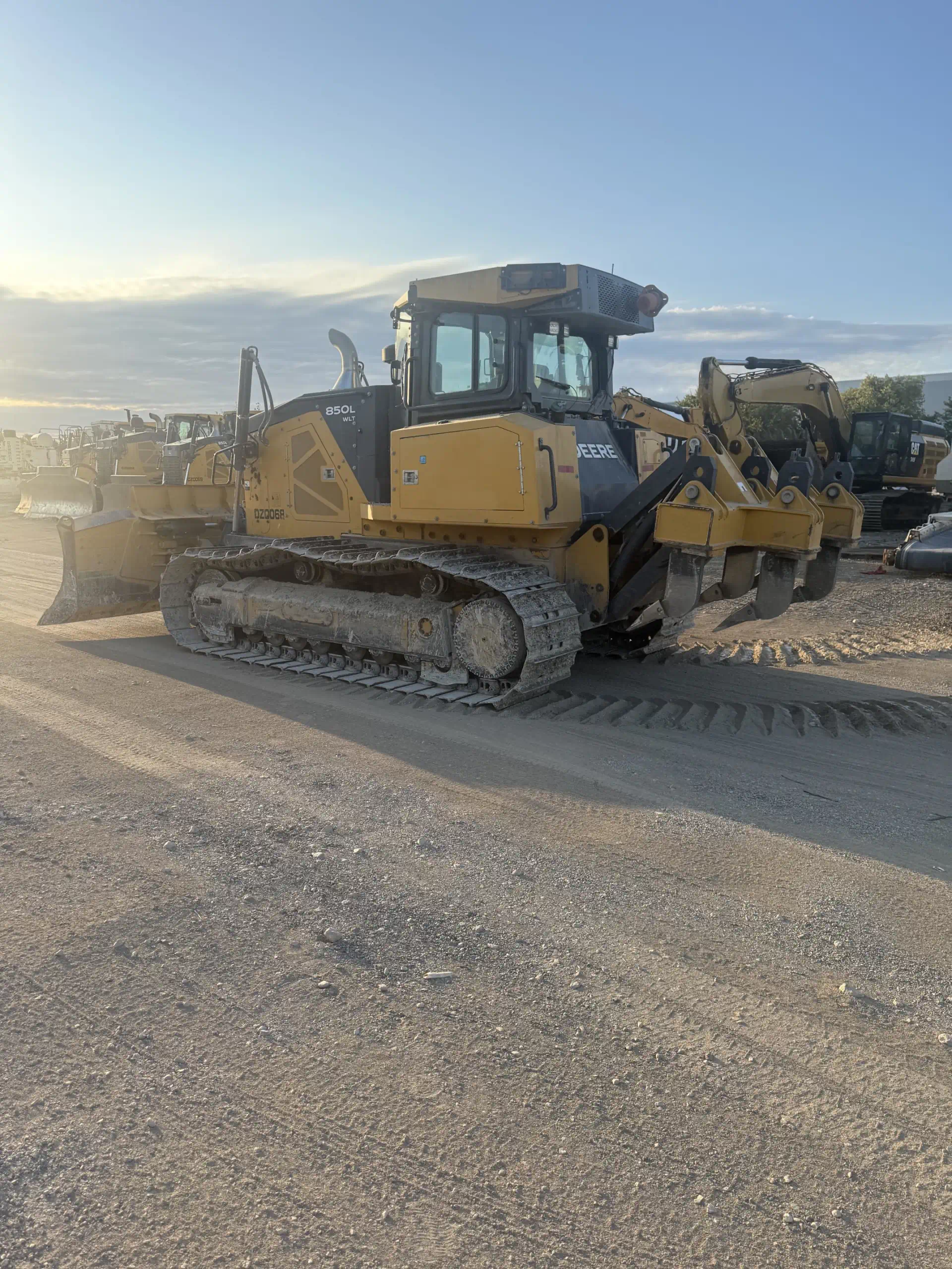636751-2022-Deere-850L-WLT-Dozers-Crawler-1920-2-1