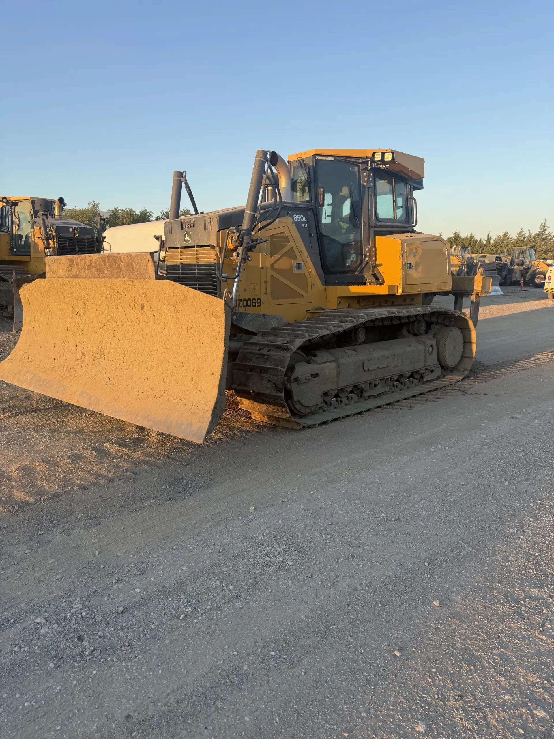 636755--Deere-850L-WLT-Dozers-Crawler-1920-1-1