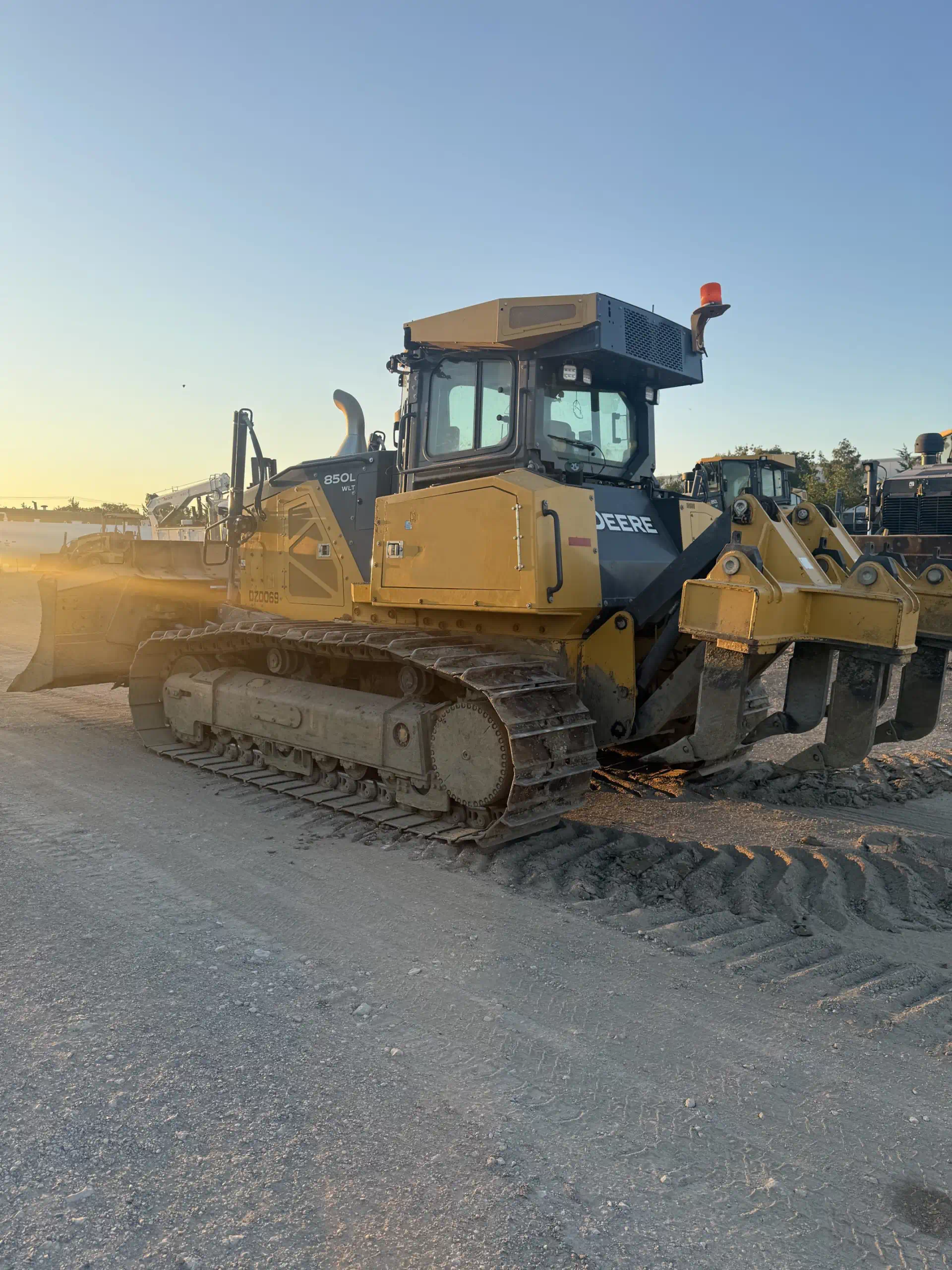 636755--Deere-850L-WLT-Dozers-Crawler-1920-2-1