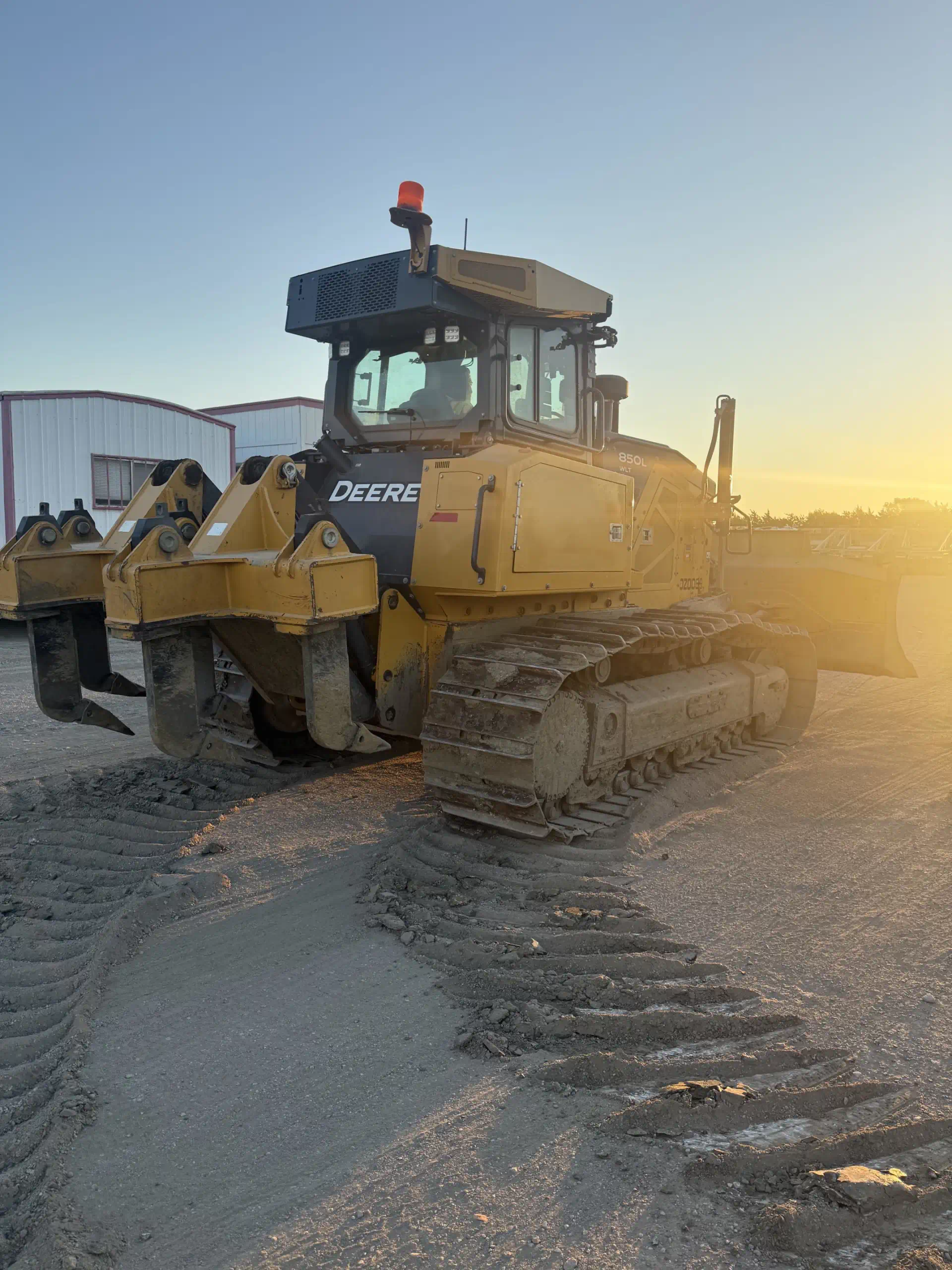 636755--Deere-850L-WLT-Dozers-Crawler-1920-3-1